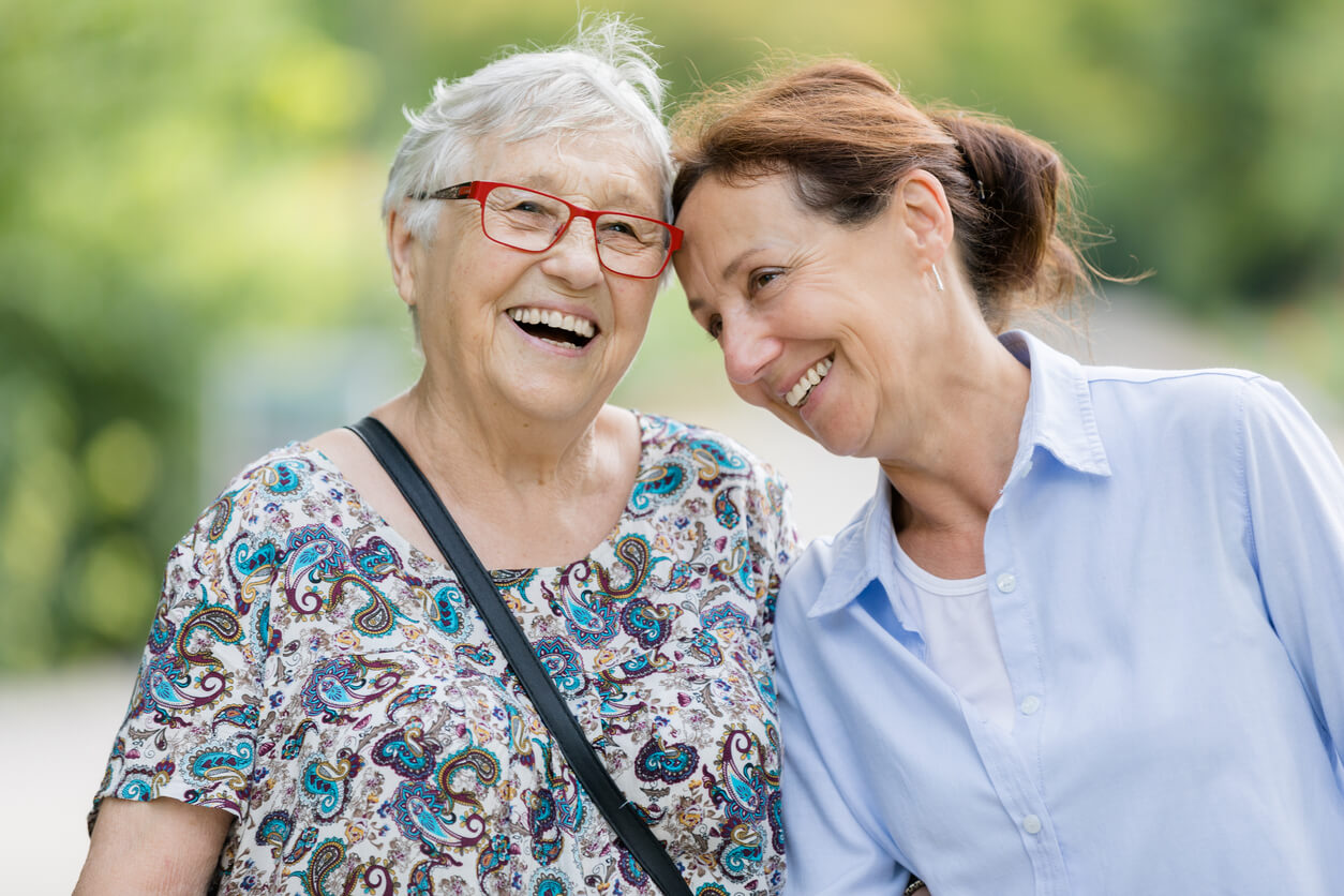 Senior Care Franchise vs. Hospital Care: The Differences You Need to Know